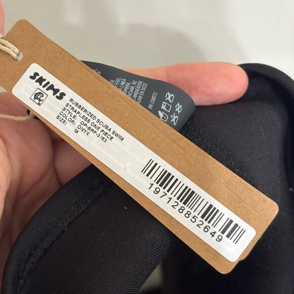 NWT SKIMS Rubberized Scuba Swim Strapless One Piece in Onyx - Size M - Picture 10 of 12